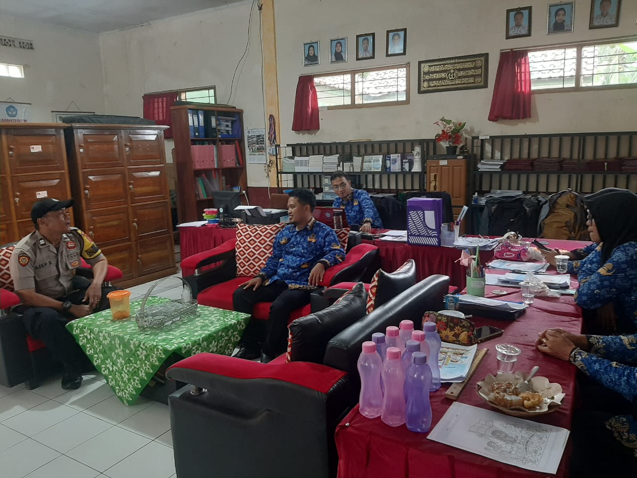 Perkuat Sinergitas, Polsek Cikoneng Polres Ciamis Datangi SD Negeri 3 Gunungcupu