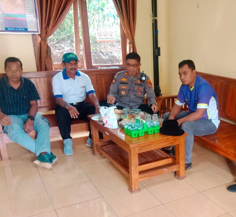 Polsek Sukadana Perkuat Kemitraan dengan Masyarakat melalui Monitoring dan Edukasi Koperasi di Desa Ciparigi