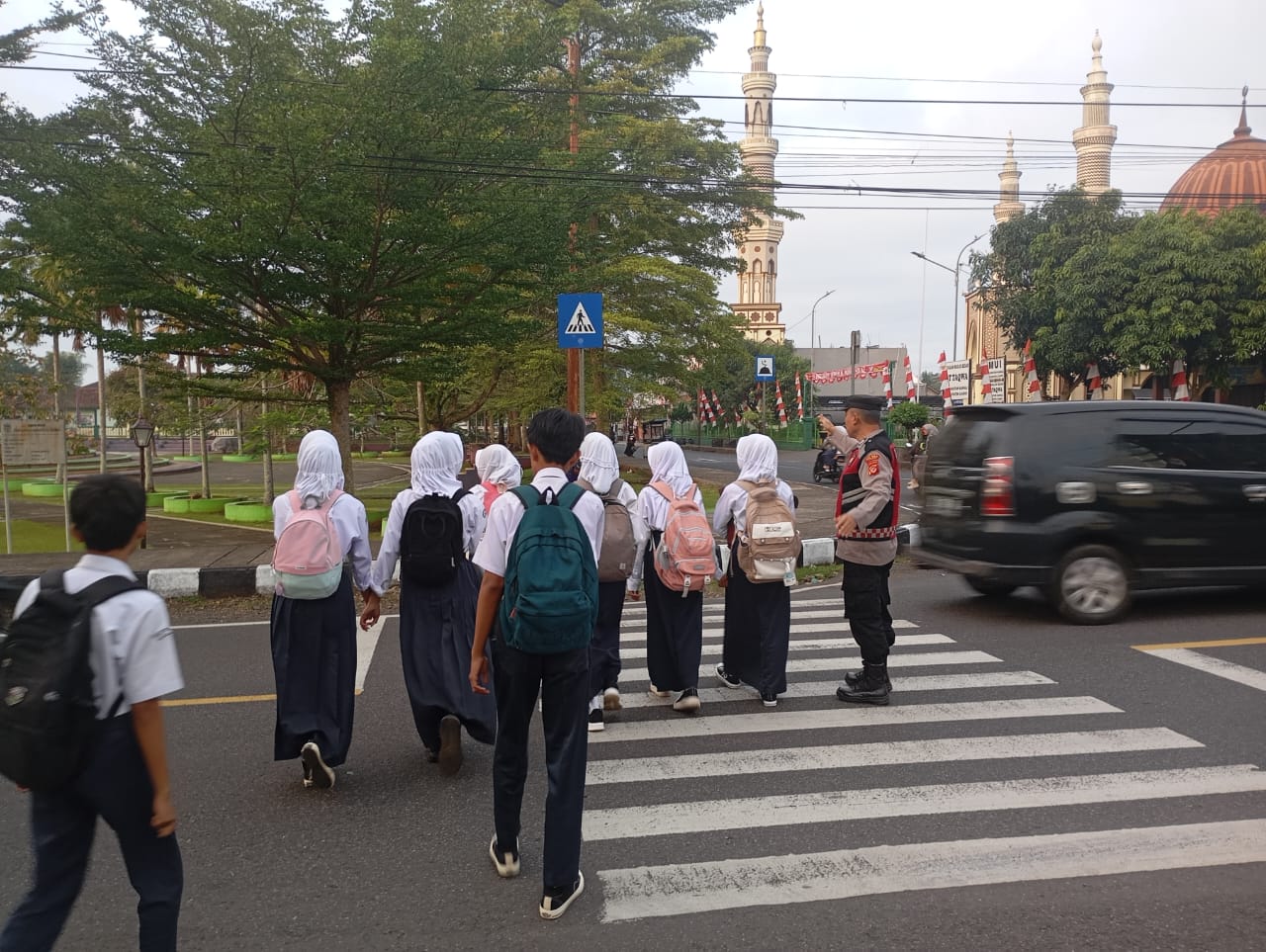 Polsek Kawali Laksanakan Gatur Lalu Lintas Pagi untuk Ciptakan Ketertiban dan Keamanan Masyarakat