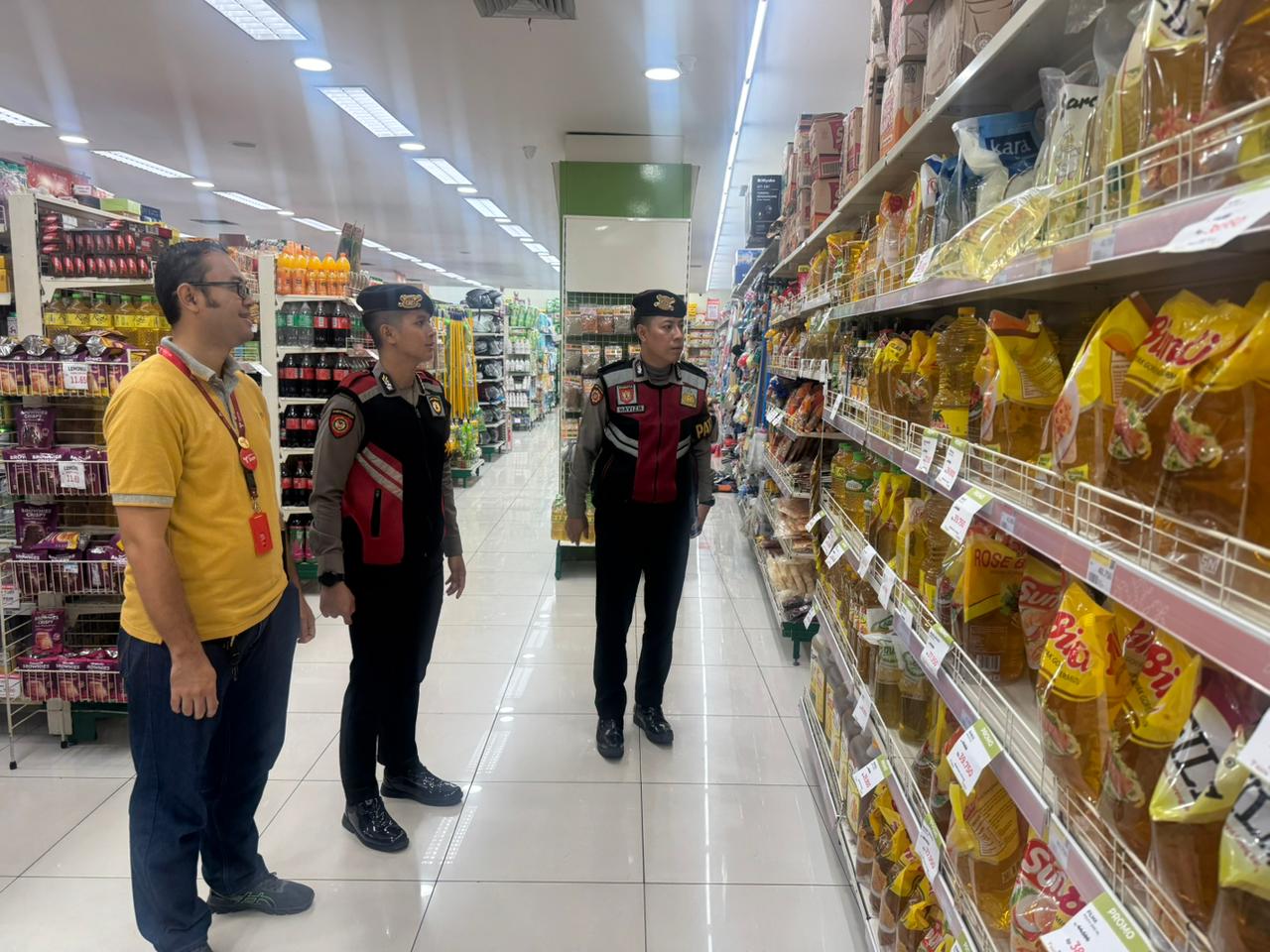Pastikan Tak Ada Permainan Harga Bahan Pokok, Polres Ciamis Datangi Toserba Yogya Ciamis