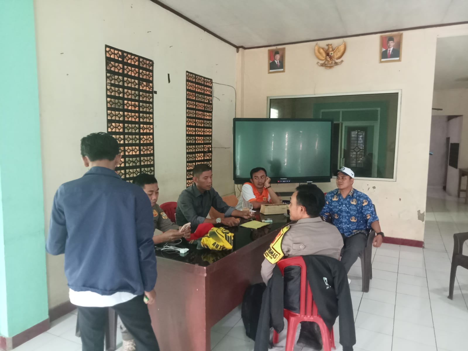 Bhabinkamtibmas Polsek Parung Jalin Kedekatan dengan Warga Desa Binaan, Ajak Cegah Tawuran dan Gangster