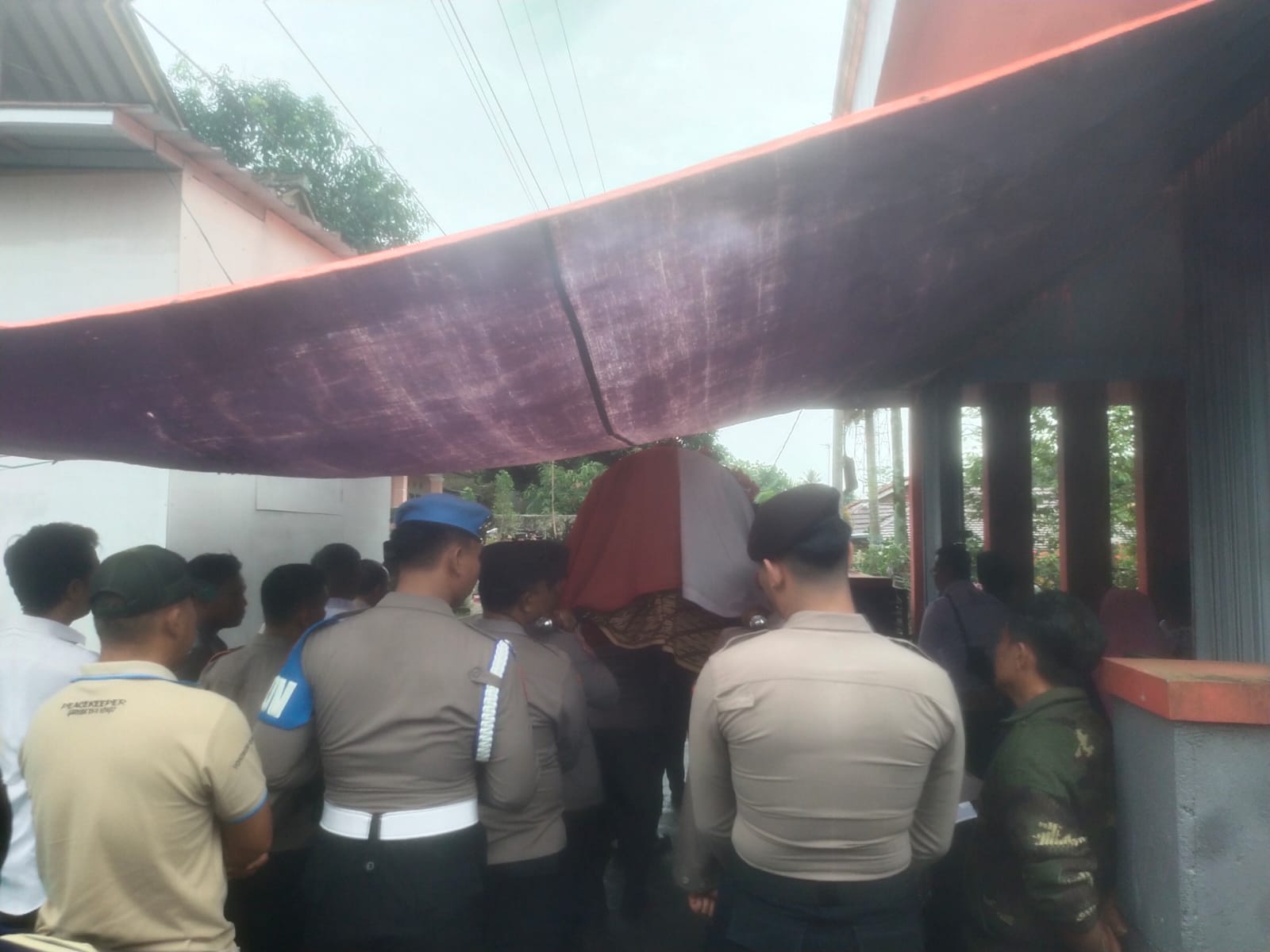 Polres Ciamis Hadiri Upacara Pemakaman Secara Kedinasan Kasi Propam Polres Banjar, Wujud Penghormatan dan Solidaritas Antar Anggota Polri