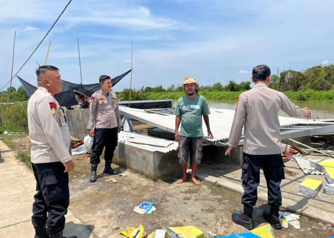 Pasca Hujan dan Angin Kencang, Kapolres Karawang Ingatkan Warga: “Tetap Waspada, Utamakan Keselamatan!”