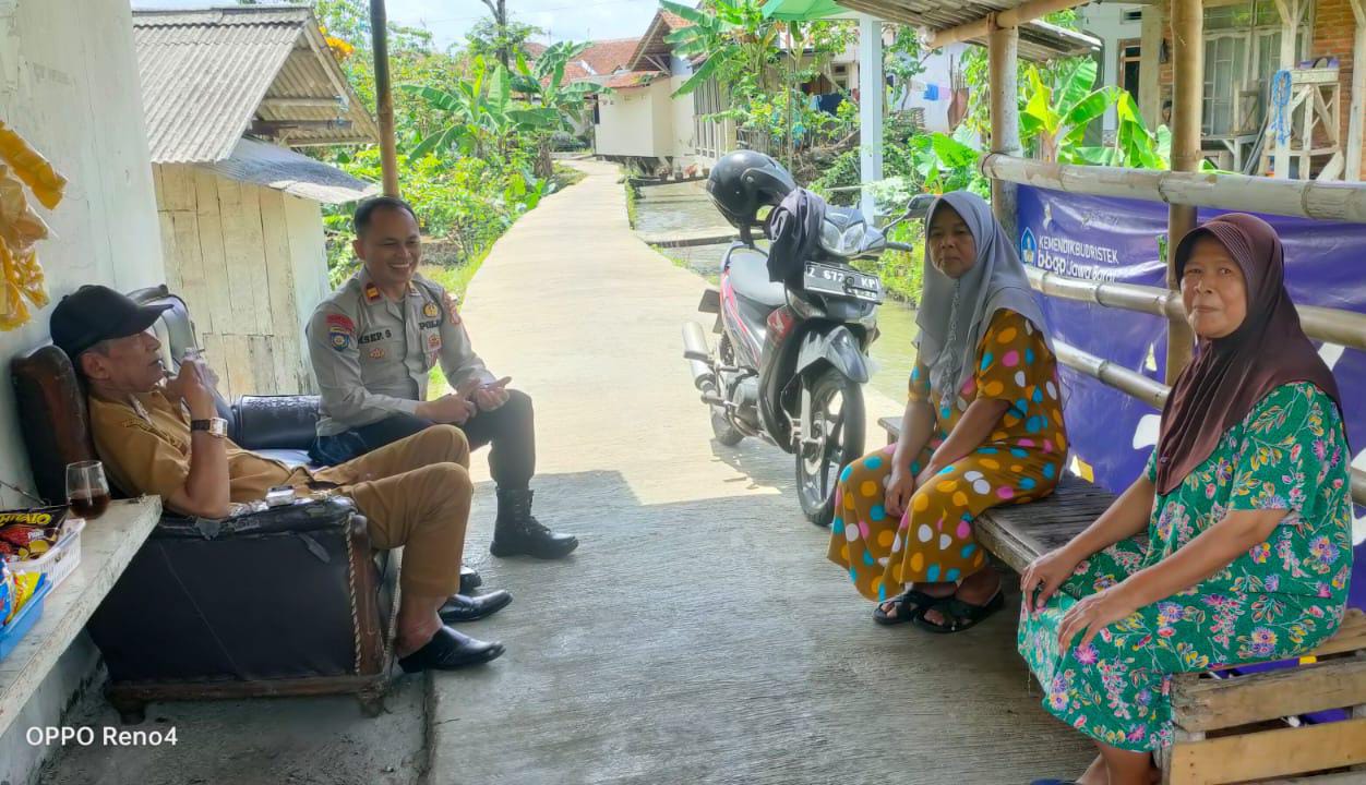 Perkuat Kemitraan dengan Masyarakat, Polsek Cikoneng Laksanakan Pembinaan dan Silaturahmi Bersama Pelaku UMKM di Sindangkasih