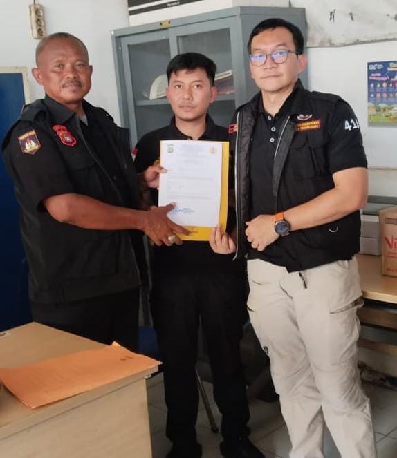 TRANSISI KEPEMIMPINAN POKDAR PONDOK AREN ARI PRABOWO TERIMA SURAT PENANDATANGAN