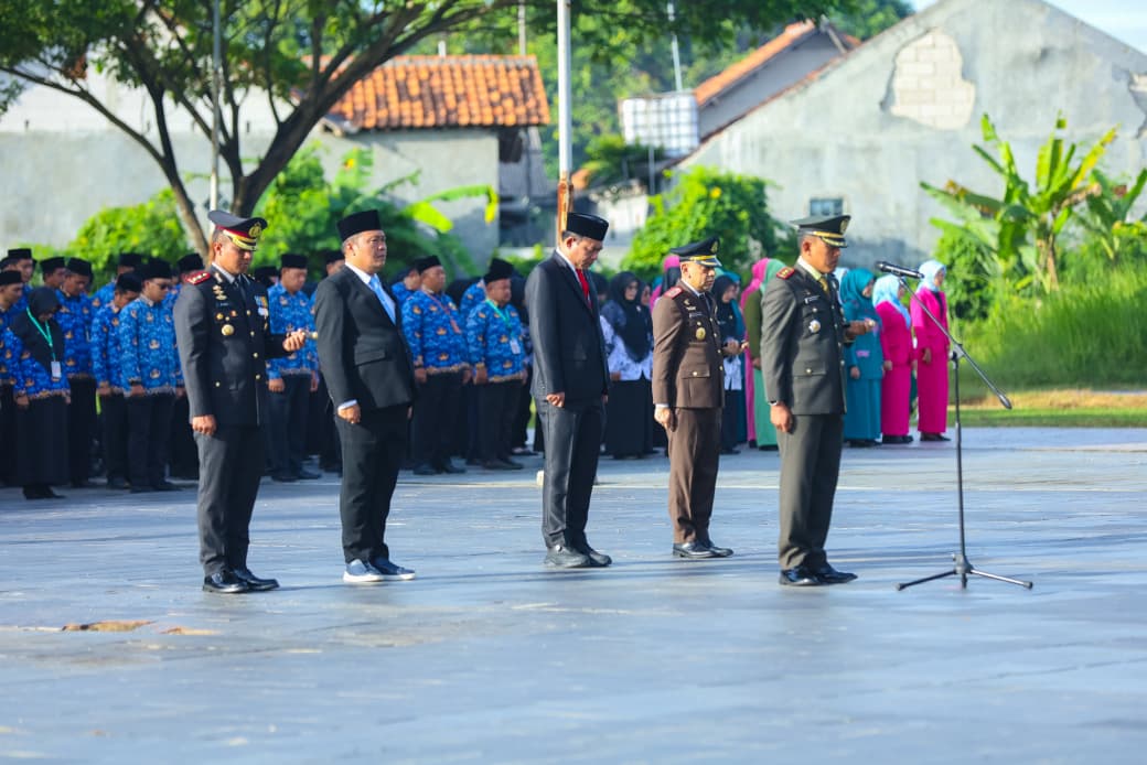 Kapolres Karawang Hadiri Upacara Ziarah Makam Pahlawan