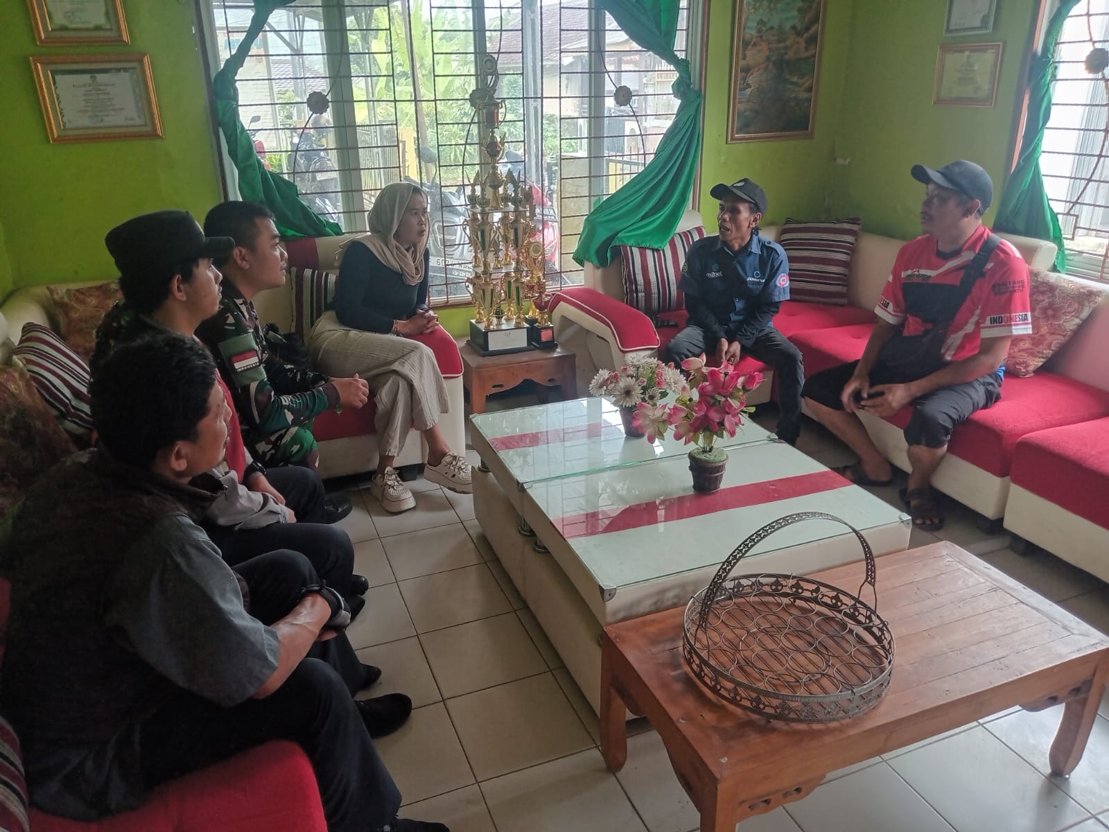 Pokdar Kamtibmas Bhayangkara Polres Sukabumi Peduli Masyarakat, Bantu Warga Kurang Mampu