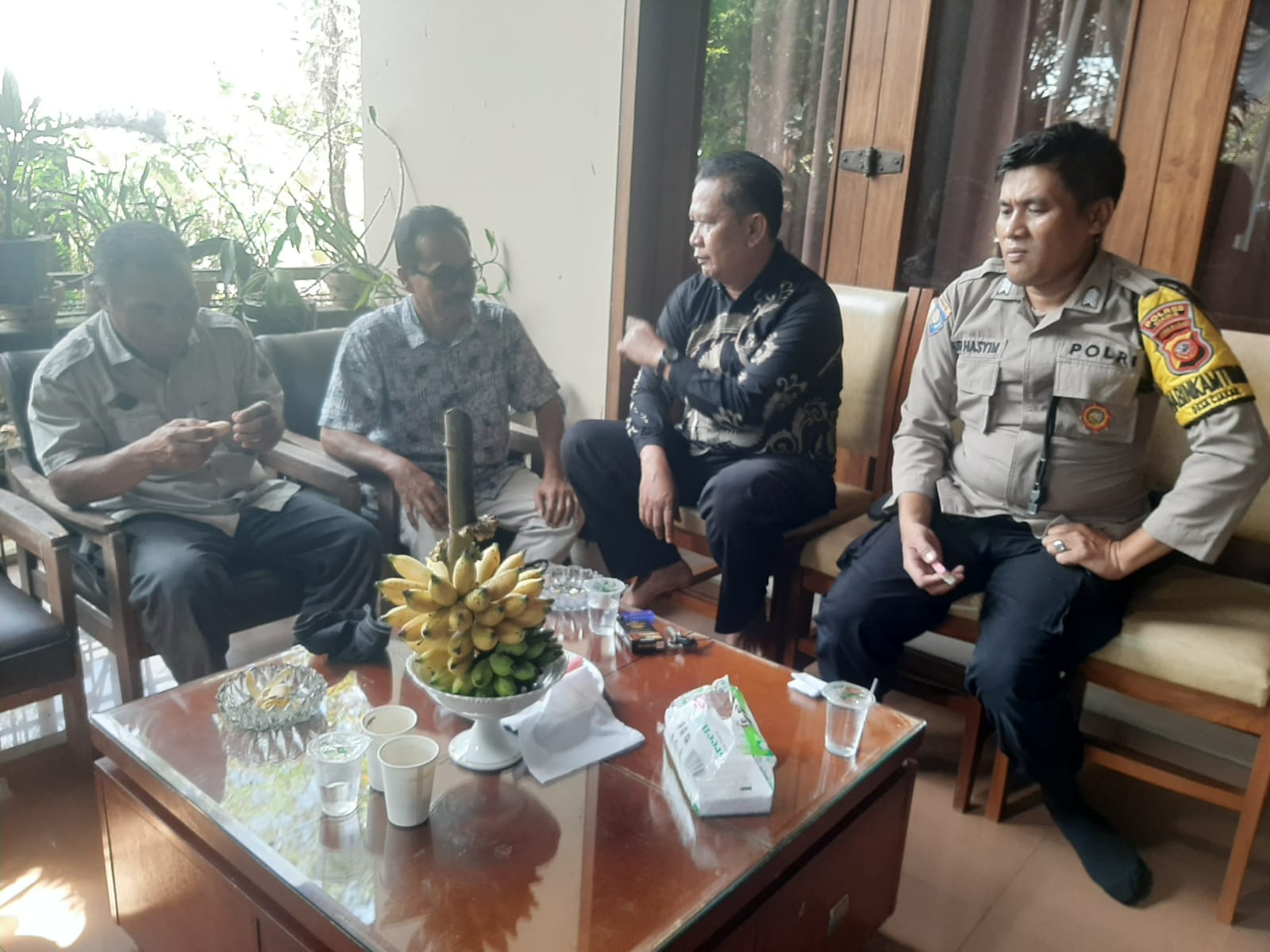 Patroli Dialogis Polsek Cipaku Tingkatkan Keamanan Obyek Vital dan Pemukiman Warga