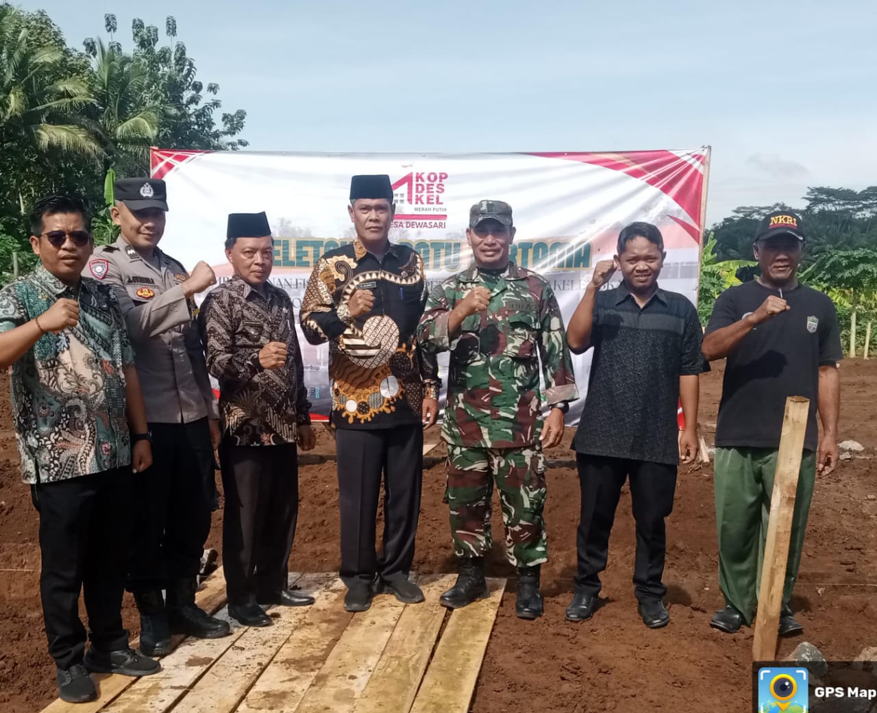 Polsek Cijeungjing Kawal Pembangunan Desa, Hadiri Peletakan Batu Pertama KDMP Dewasari Sebagai Wujud Dukungan Keamanan dan Pengawasan Pembangunan