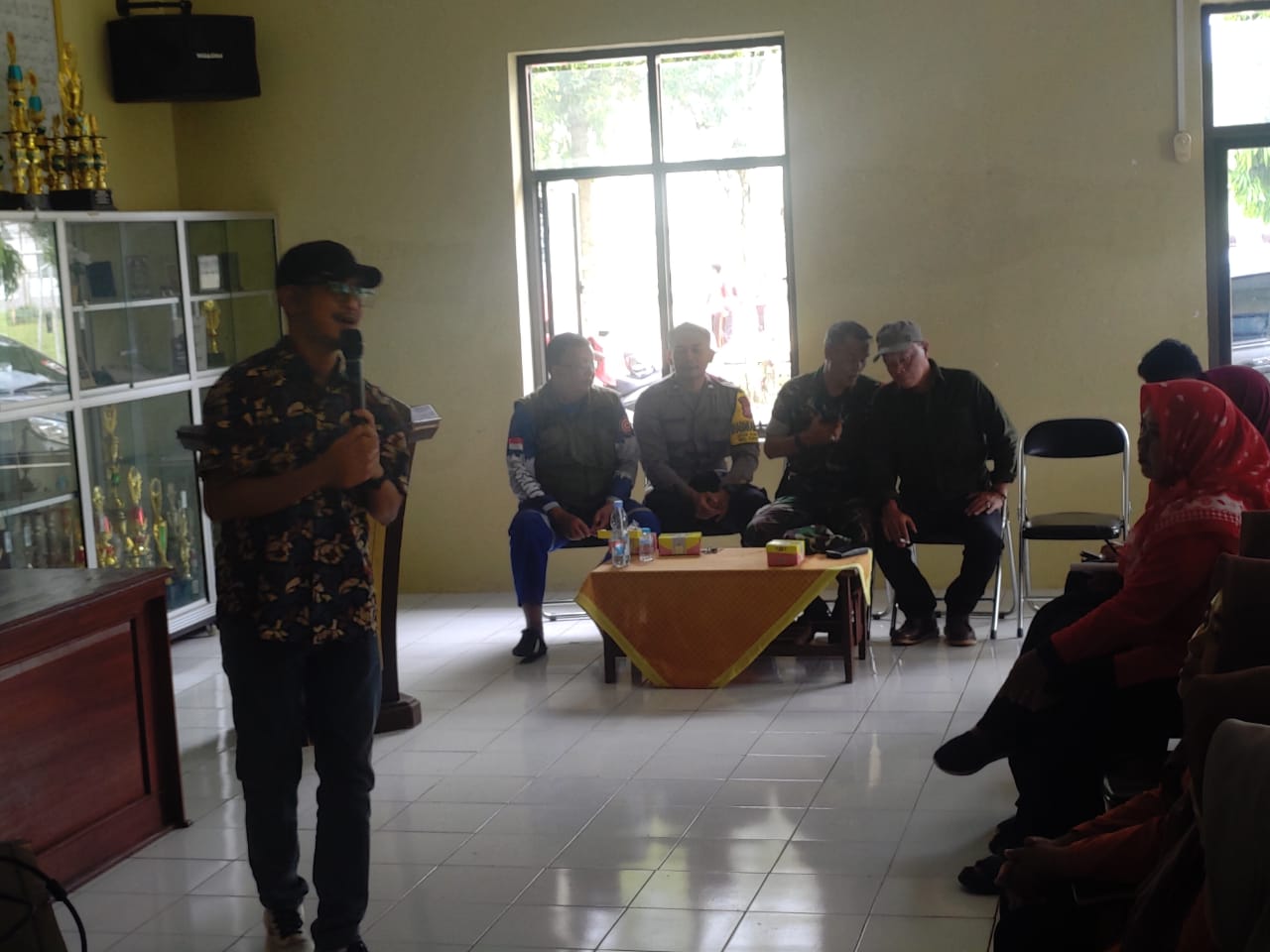 Humanis, Polsek Sukadana Polres Ciamis Monitoring Pengecoran Jalan Desa Dusun Ciparay