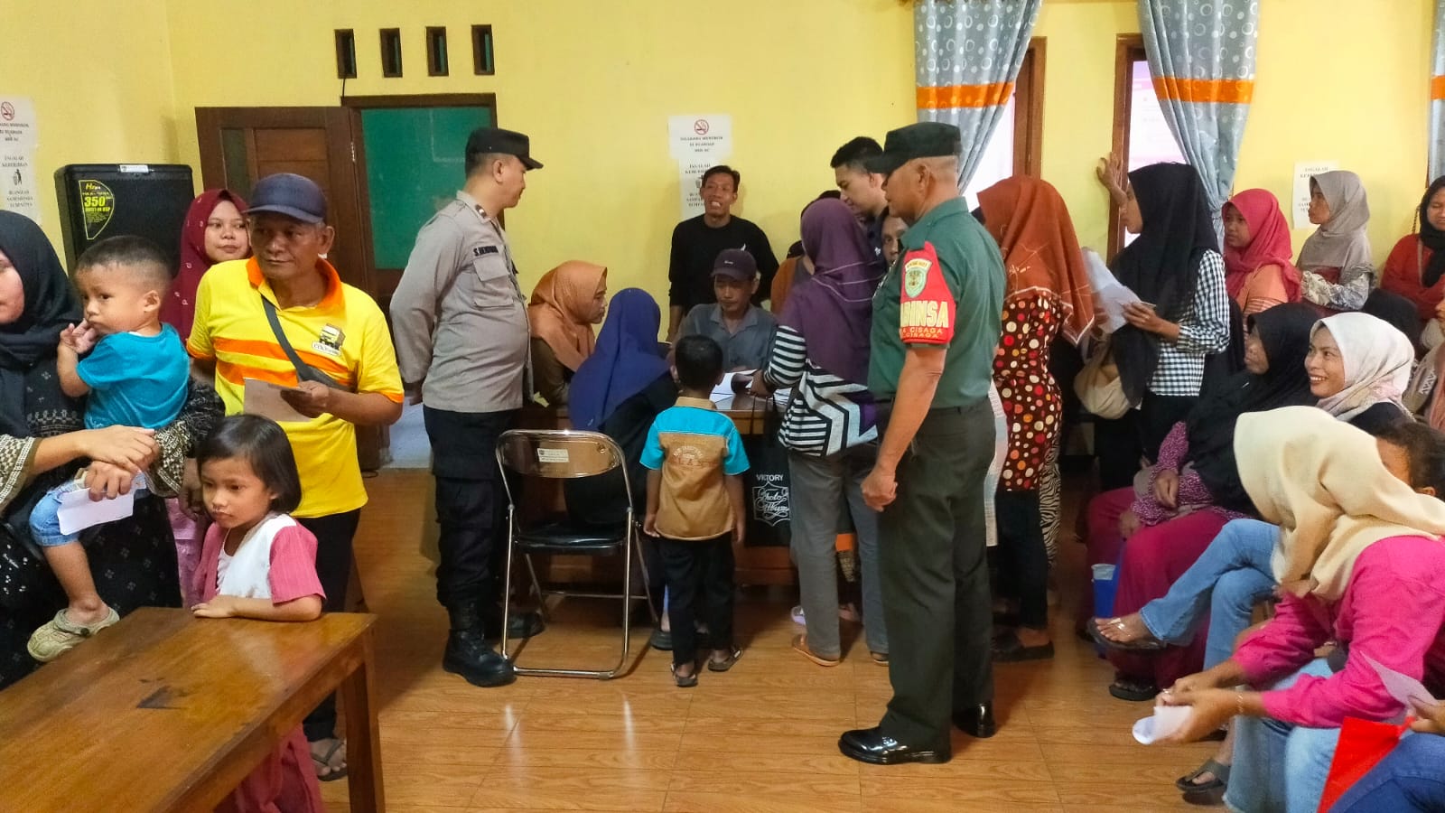 Polsek Cisaga Kawal Penyaluran BLTS Kesra Secara Humanis, Pastikan Bantuan Tepat Sasaran dan Aman Diterima Warga