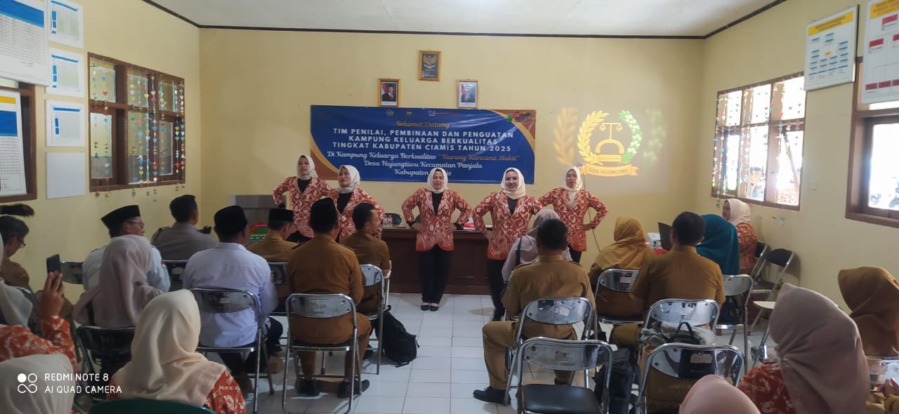 Polsek Panjalu Dukung Penguatan Kampung Keluarga Berkualitas di Aula Desa Hujungtiwu