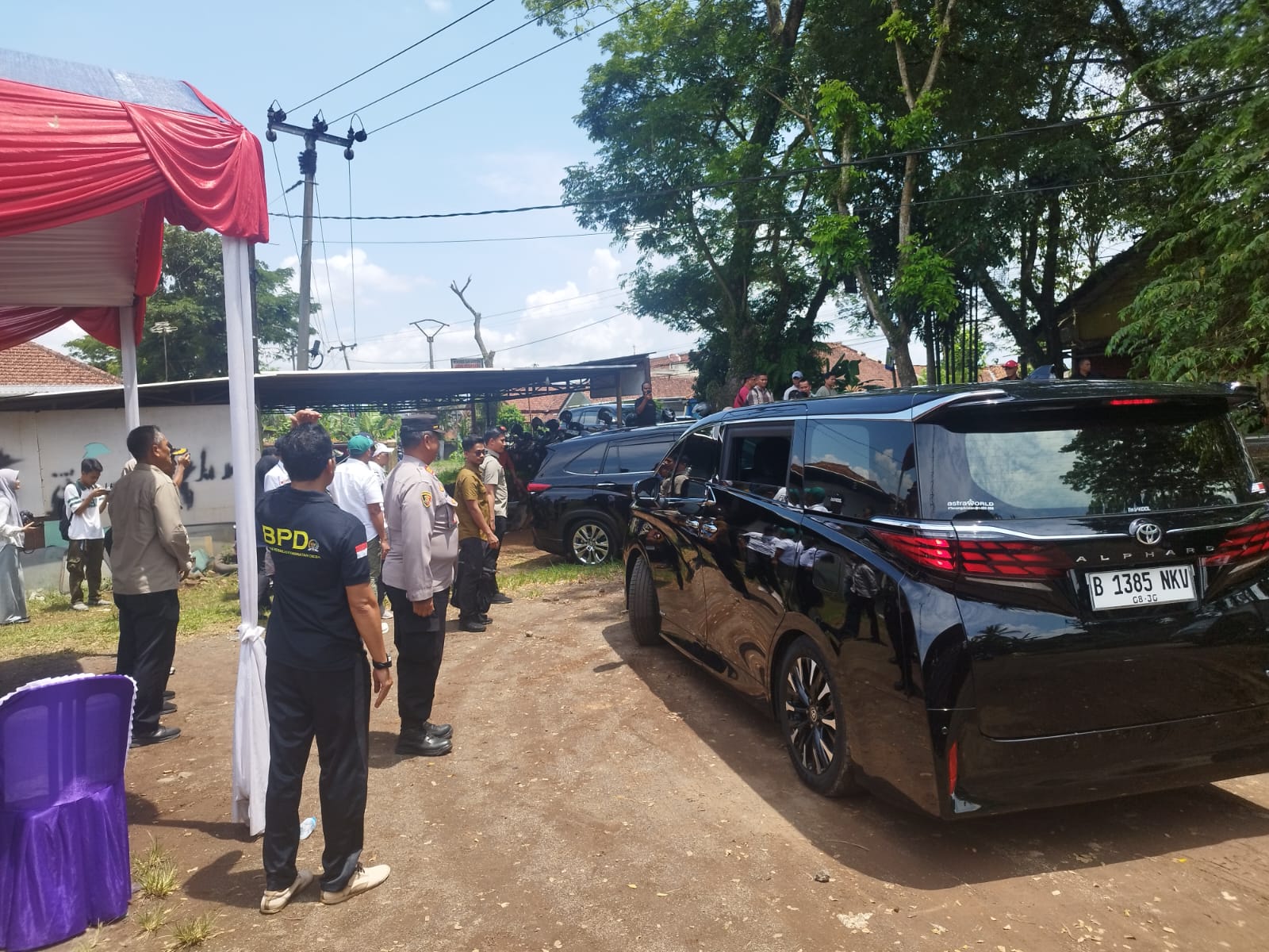 Polsek Cijeungjing Kawal Kunjungan Wamendagri ke Koperasi Desa Merah Putih untuk Dukung Penguatan Ekonomi Kerakyatan