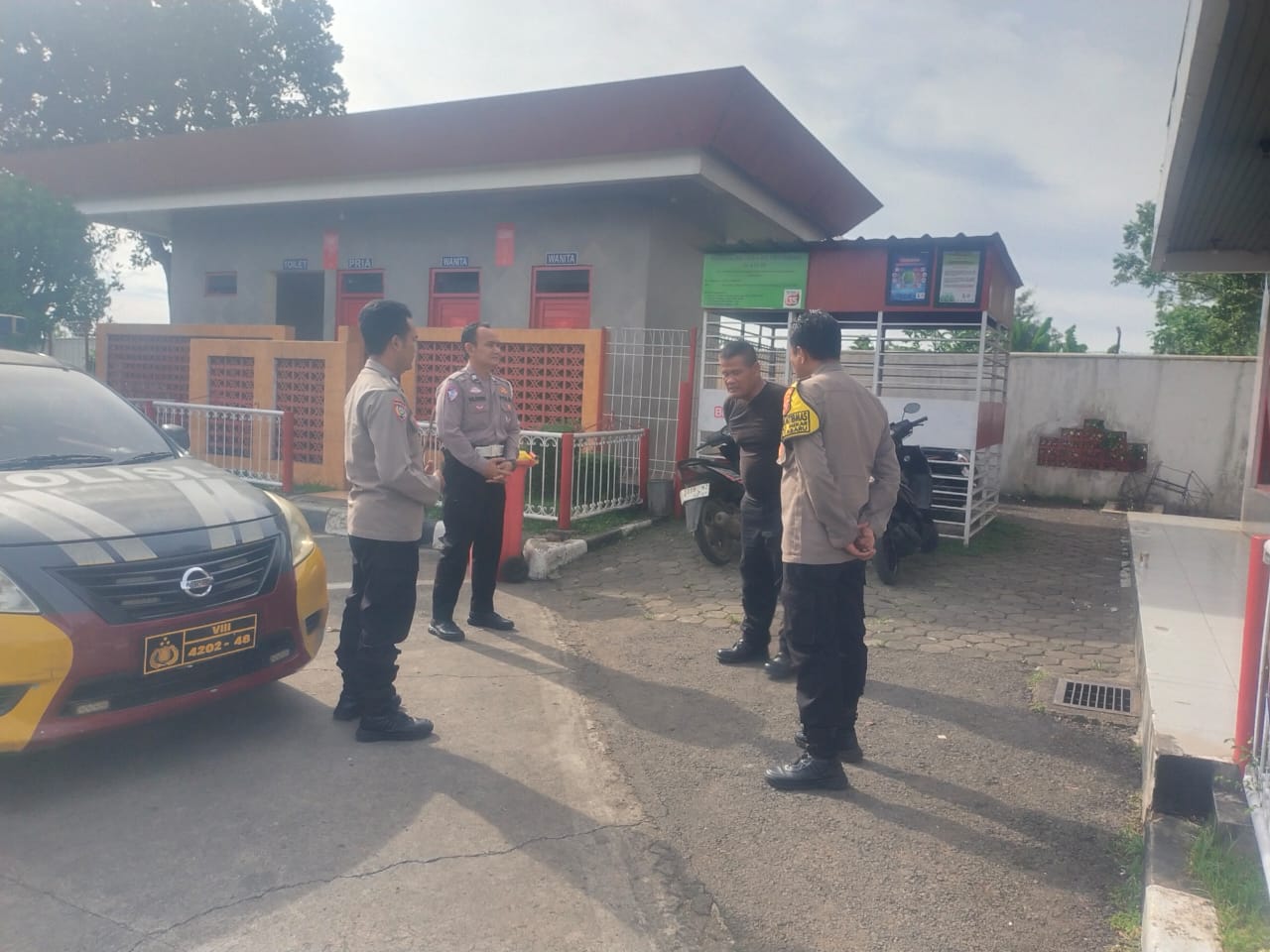 Patroli KRYD Sore Hari Sambangi Obyek Vital SPBU Himbau Security dan Karyawan