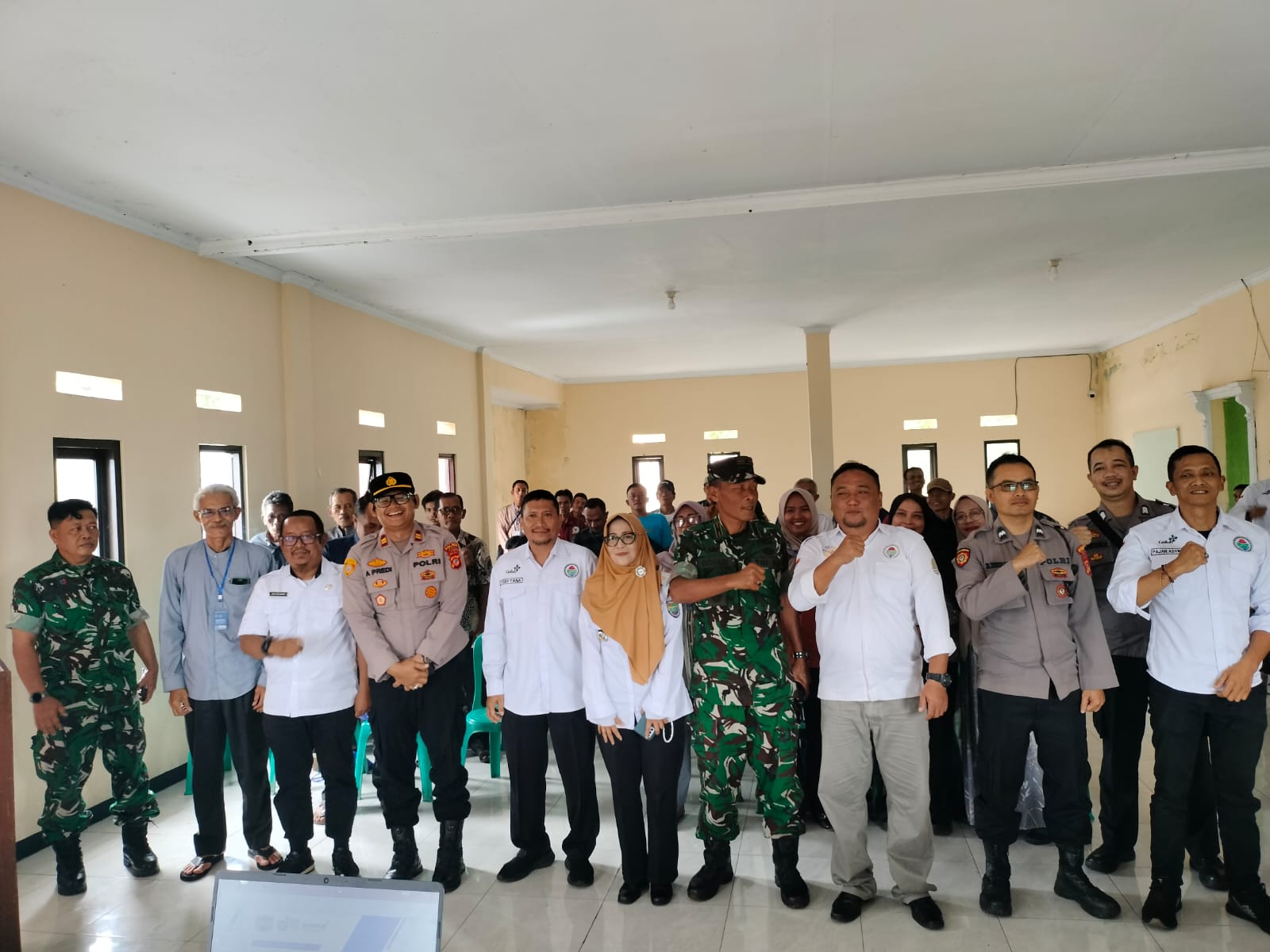 Polsek Cihaurbeuti Dukung Peningkatan Kesadaran Hukum Masyarakat Lewat Sosialisasi di Desa Pasirtamiang