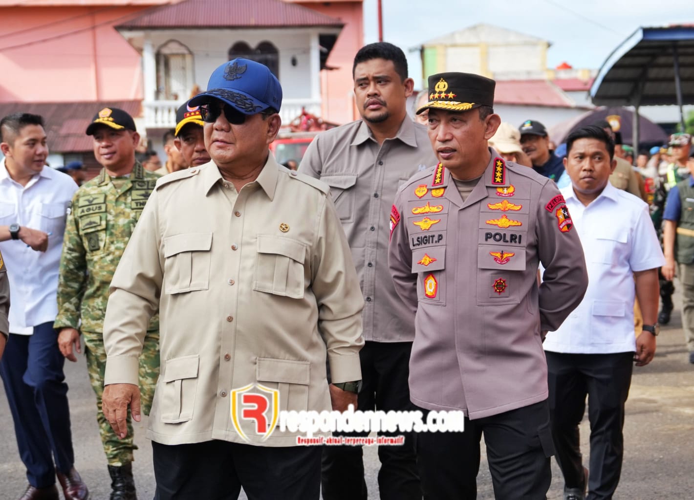 Kapolri Dampingi Presiden Cek Lokasi Pengungsian Korban Banjir di Tapanuli Tengah
