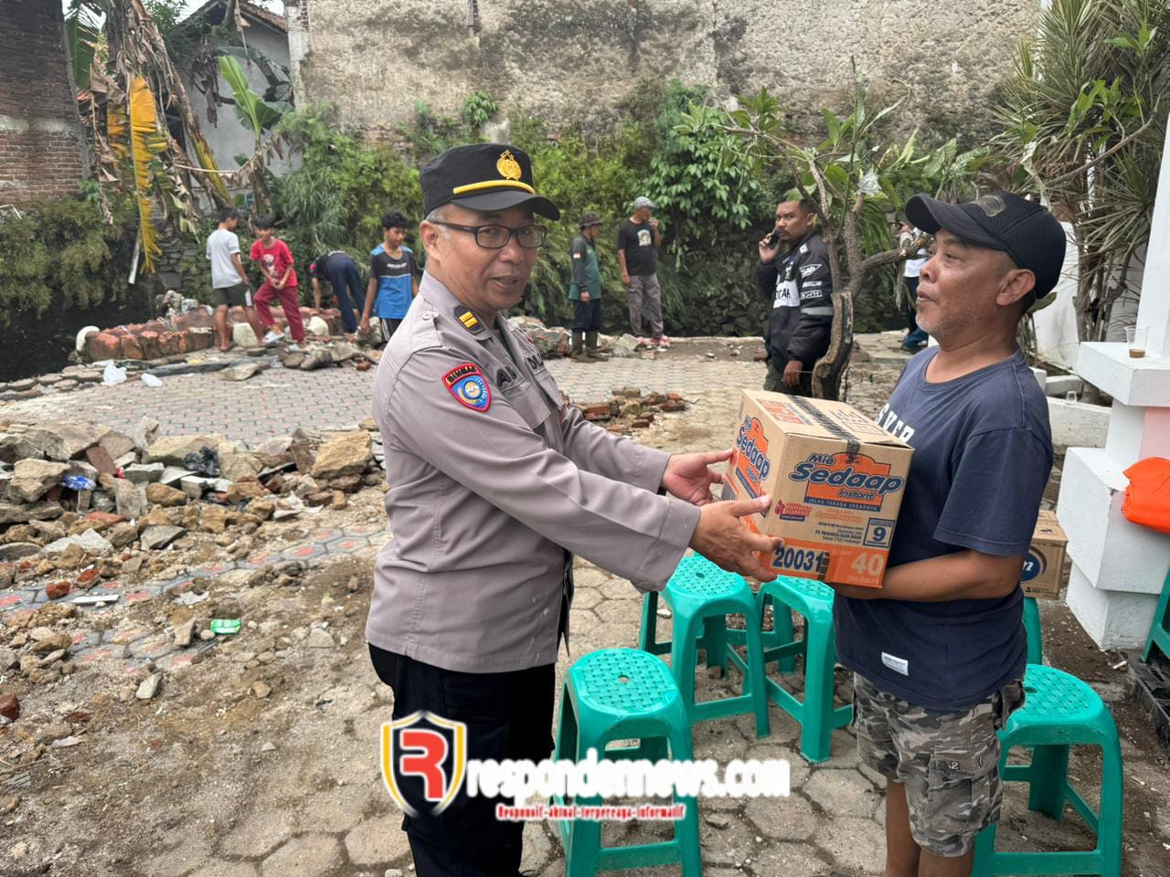 Banjir Bandang di Desa Mekarrahayu, Polisi Tunjukkan Empati