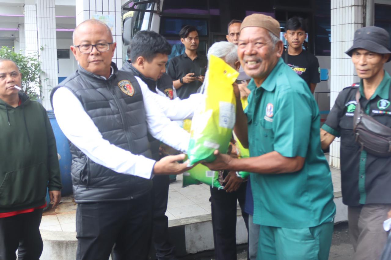 Satreskrim Polres Ciamis Gelar Aksi Sosial Pembagian Beras sebagai Wujud Kepedulian pada Hari Jadi Reserse Polri