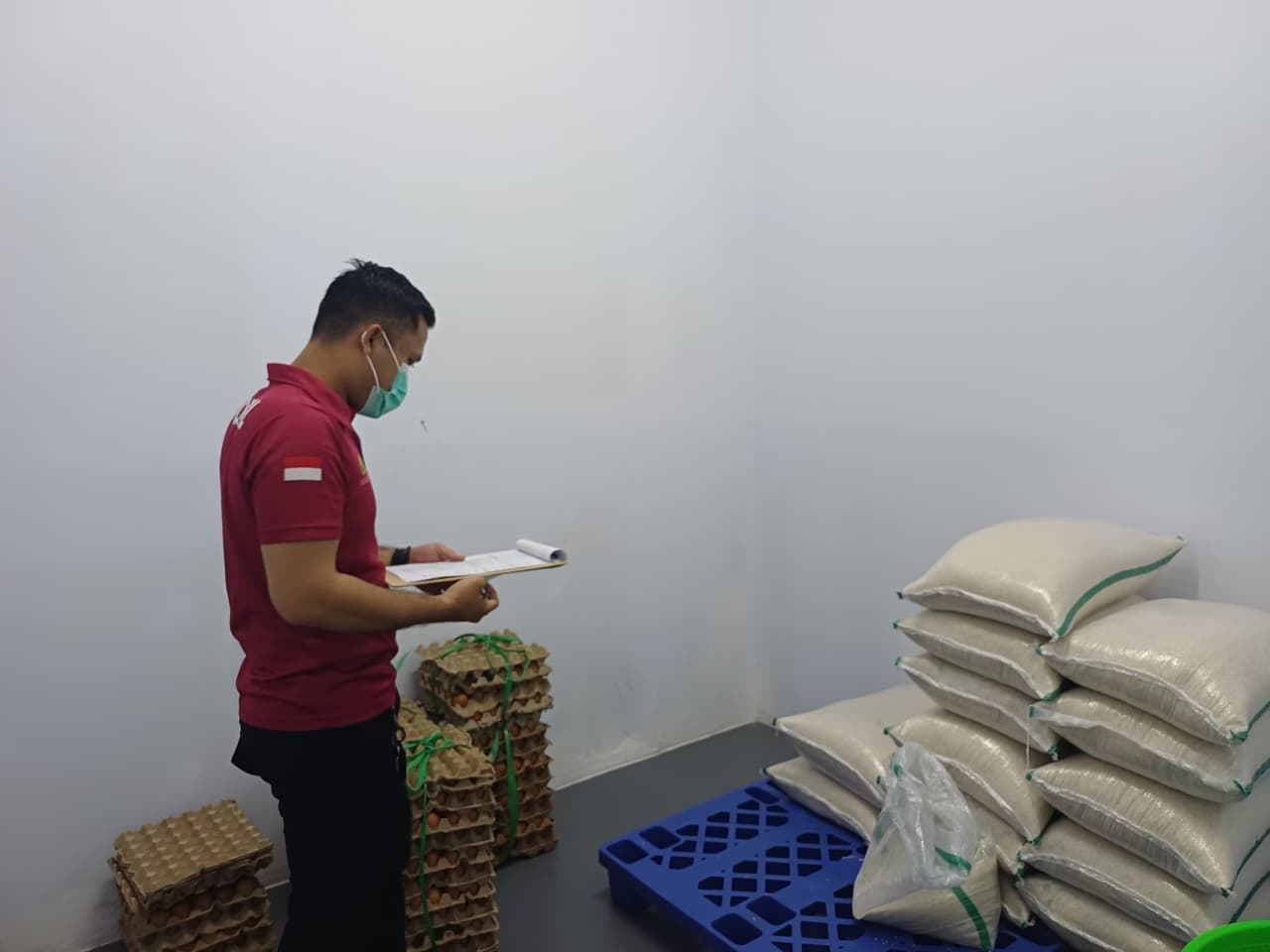 Polres Ciamis Pastikan Kualitas Hidangan Program Dapur Sehat Kemala melalui Pemeriksaan Foodsafety Metode Organoleptik