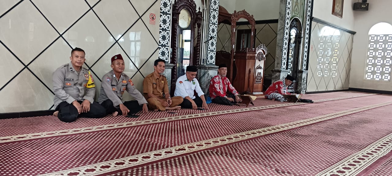 Polsek Rajadesa Polres Ciamis Hadiri Pengajian Rutin Bulanan MUI Kecamatan Rajadesa