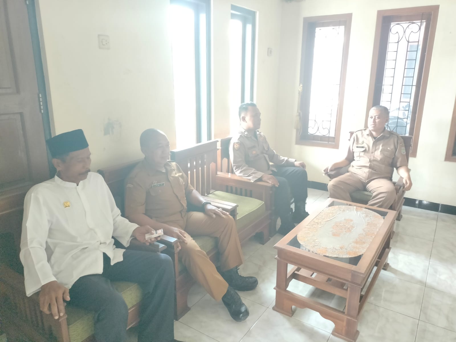 Polsek Cisaga Jalin Silaturahmi dan Penguatan Kamtibmas Bersama Pemerintah Desa, Perkuat Sinergi Cegah Gangguan Keamanan