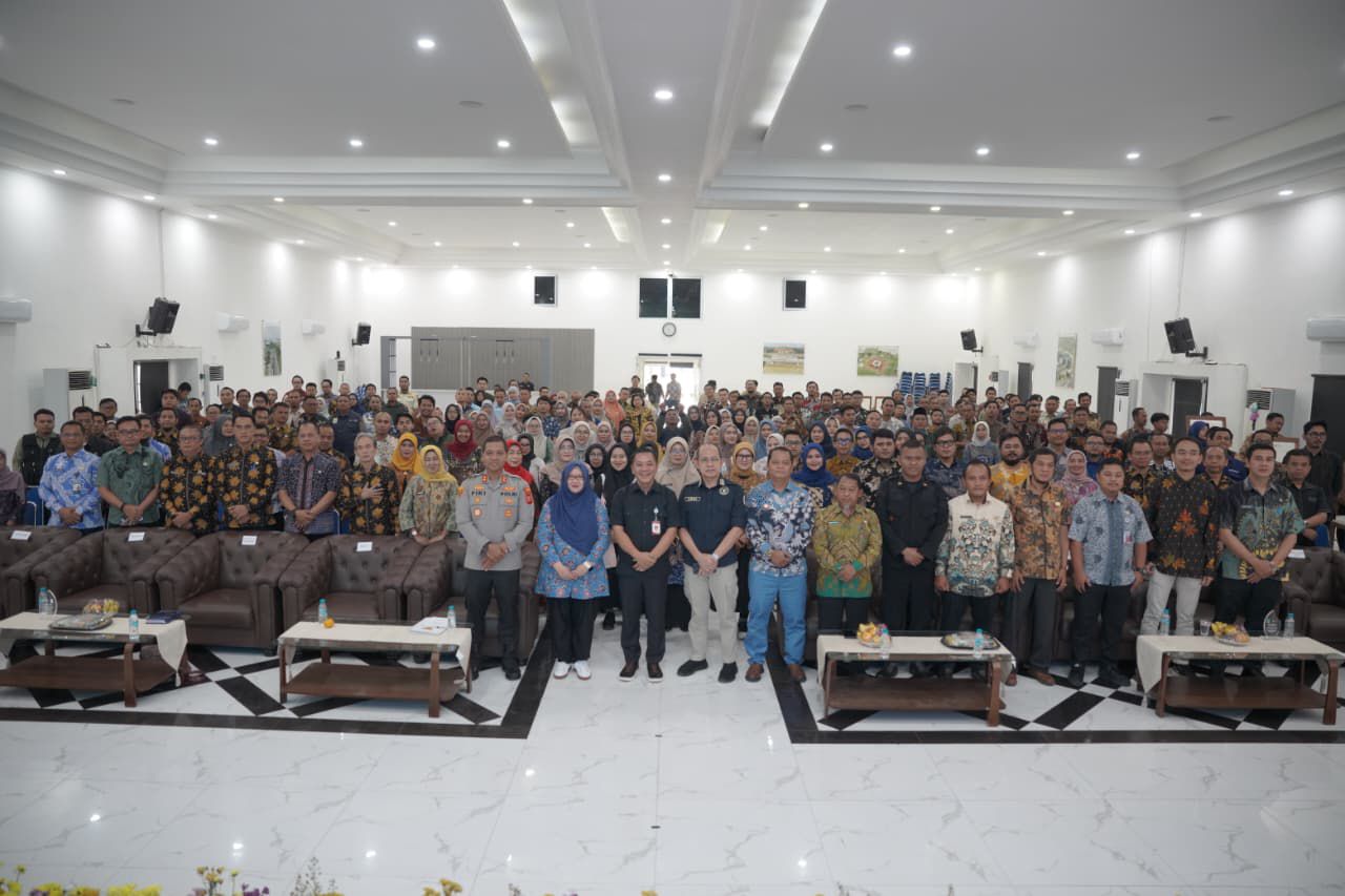 Kapolres Karawang Hadiri Monev Pengelolaan Pengaduan, Polres Karawang Raih Penghargaan Instansi Vertikal Terbaik