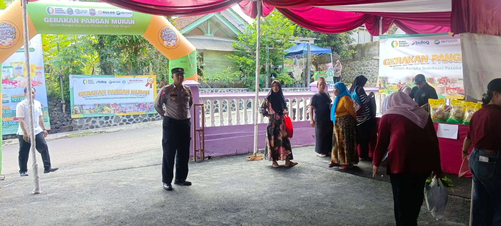 Polsek Ciamis Polres Ciamis Pantau Pangan Murah Pemda Ciamis di Kelurahan Benteng