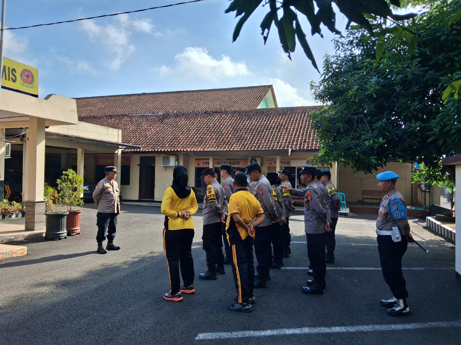 Perkuat Koordinasi Internal, Polsek Ciamis Apelkan Puluhan Personel dan ASN Polri Sebelum Bertugas