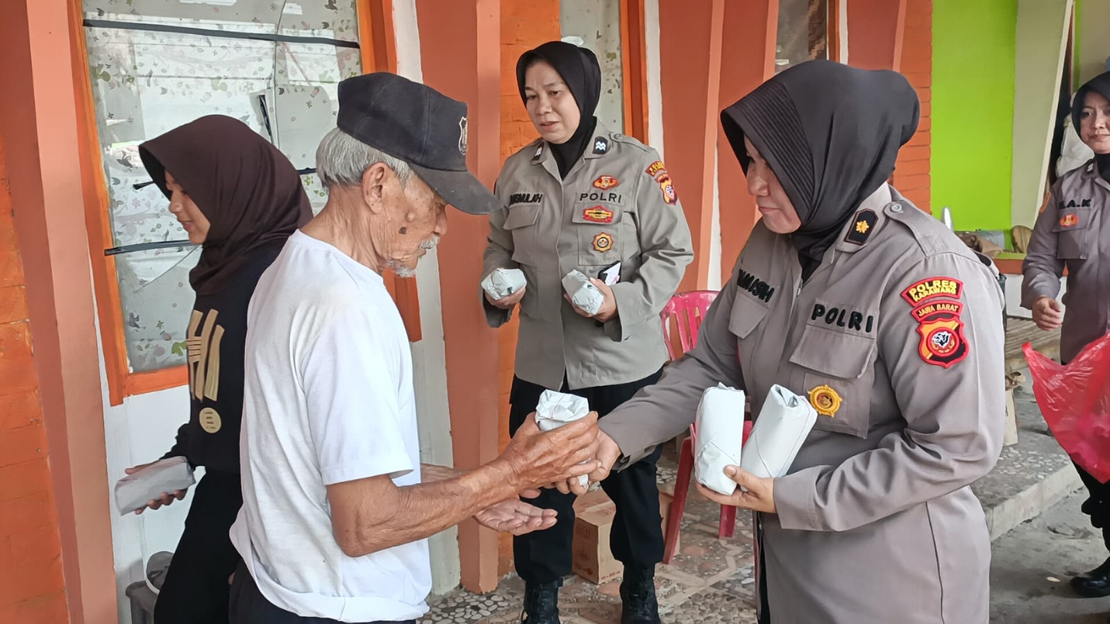 Pakor Polwan Pimpin Giat Jumat Siaga: Kita Bantu Dapur Umum Distribusikan Makanan Kepada Warga Terdampak Banjir