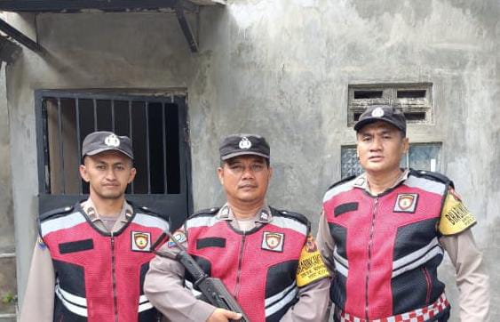Personel Piket Jaga Siaga 24 Jam Layani Warga di Mako Polsek Cipaku Polres Ciamis