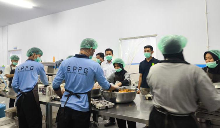 Pastikan Program MBG Aman, Propam Polri Lakukan Organoleptik ke SPPG Dapur Sehat Kemala