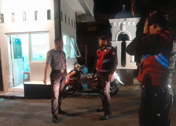 Cipkon Jam Rawan, Sat Samapta Polres Ciamis Patroli ke Perum Sapphire Beri Imbauan Kamtibmas