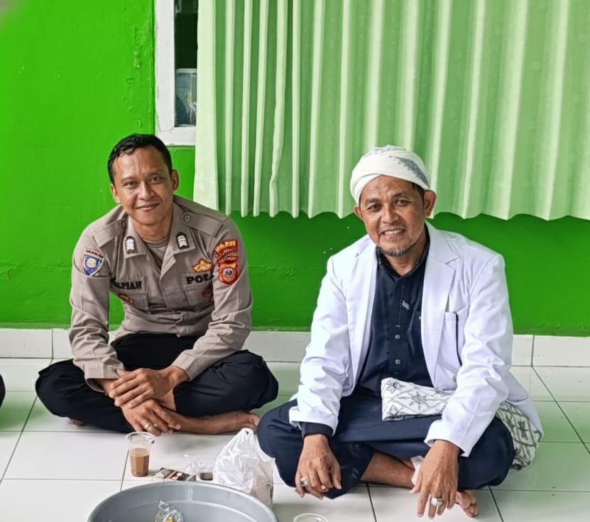 Polsek Cikoneng Perkuat Sinergi Kamtibmas Melalui Bintibsos dan Silaturahmi ke Pondok Pesantren