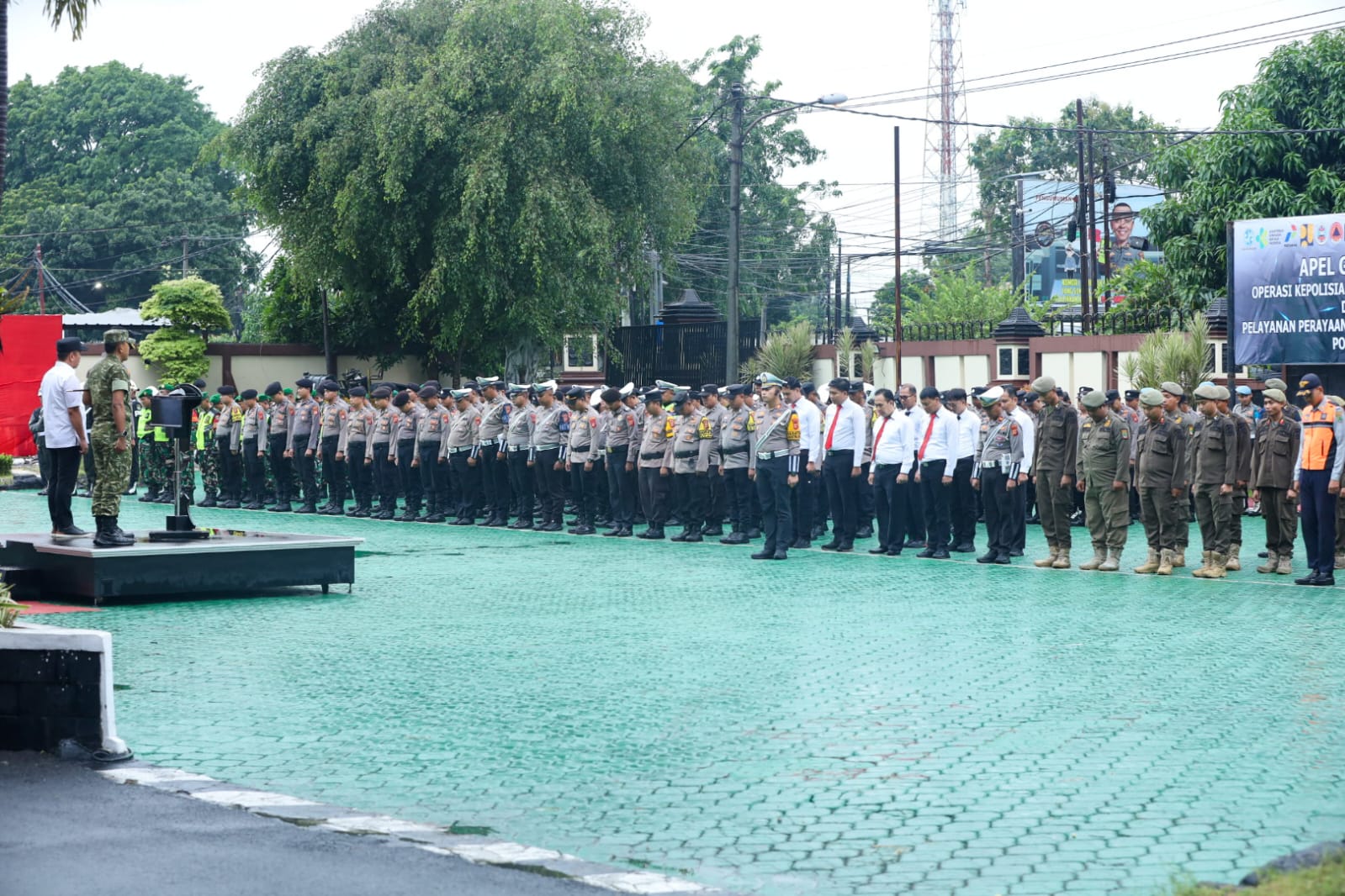 Polres Karawang Gelar Apel Pasukan Operasi Lilin Lodaya Amankan Natal dan Tahun Baru 2026