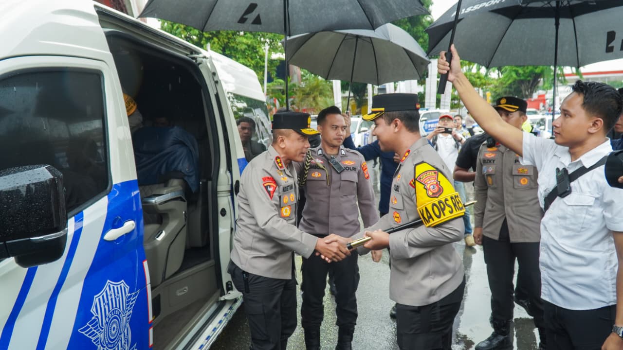 Kapolda Jabar Tinjau Tol Jakarta–Cikampek dan Pos Pengamanan Polres Karawang di Libur Nataru 2025