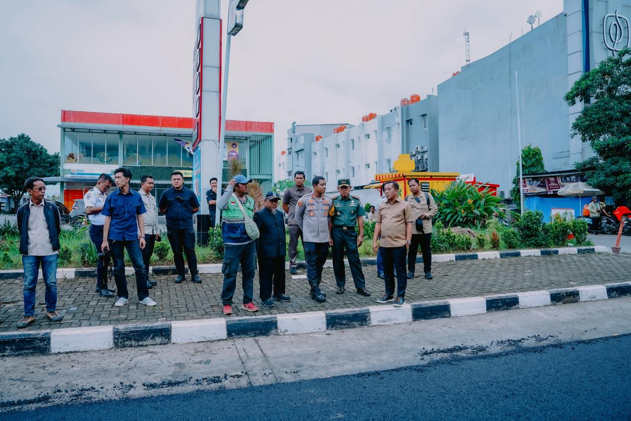Kapolres Karawang dan Forkopimda Lakukan Pengecekan Perbaikan Jalan Strategis