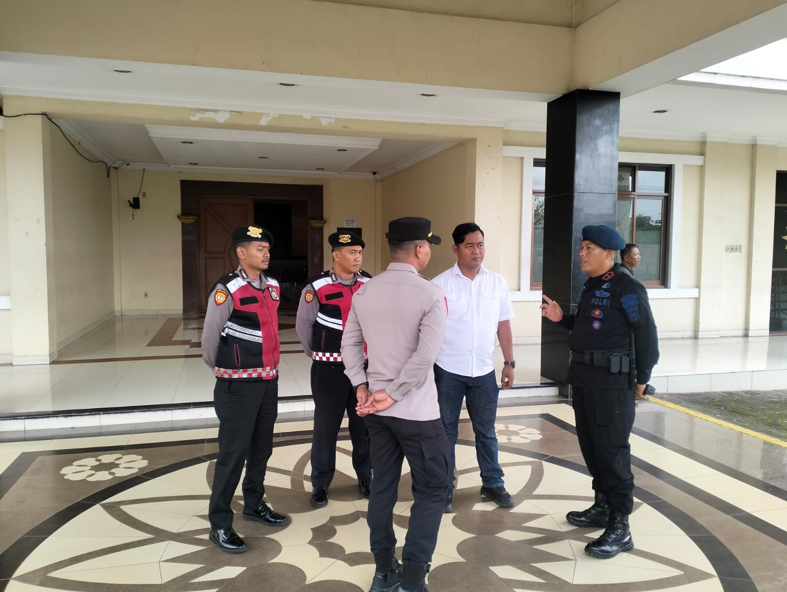 Polres Karawang Pastikan Keamanan Ibadah Natal, Pospam Dawuan Siaga Penuh dalam OPS Lilin Lodaya 2025