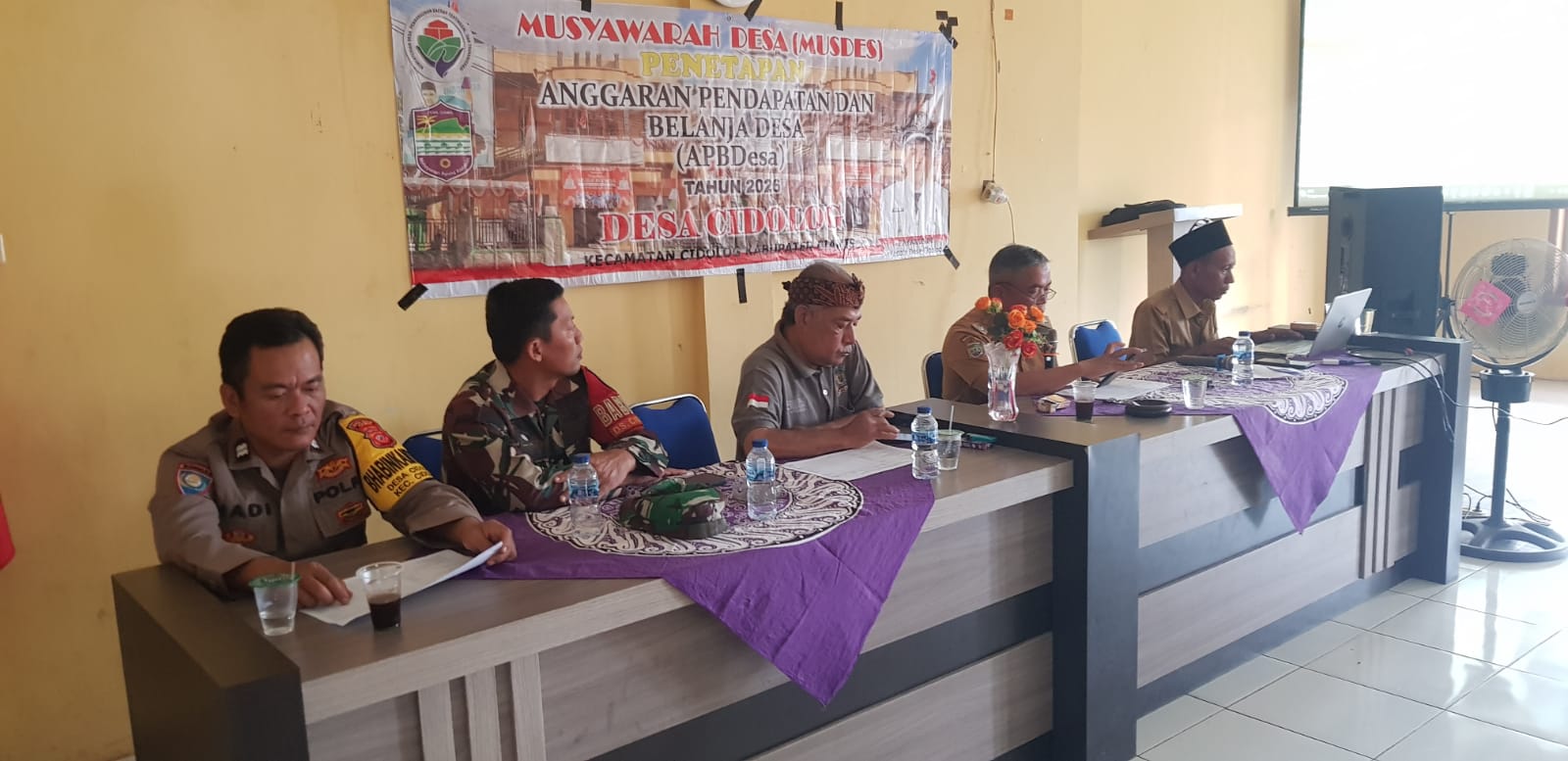 Polsek Cimaragas Polres Ciamis Kawal Musdes Penetapan APBDesa 2026 di Desa Cidolog, Wujud Peran Polri Jaga Transparansi dan Kondusivitas Desa