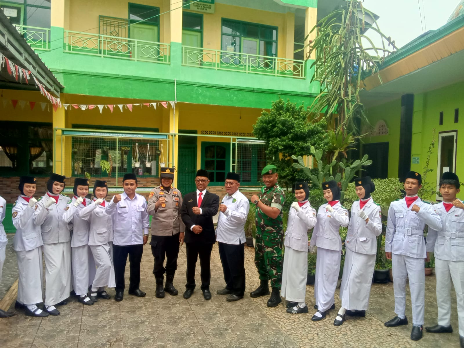 Kapolsek Kawali Polres Ciamis Hadiri Upacara Hari Amal Bakti ke-80 Kemenag RI di Kecamatan Kawali