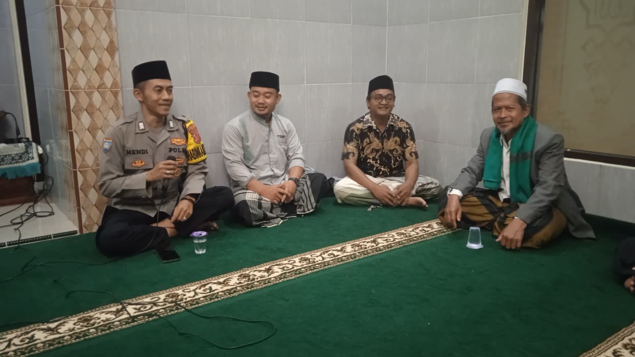 Polsek Cikoneng Polres Ciamis Ikuti Kegiatan Peringatan Isra Mi’raj di Mushola Al – Ikhlas Dusun Majaganda