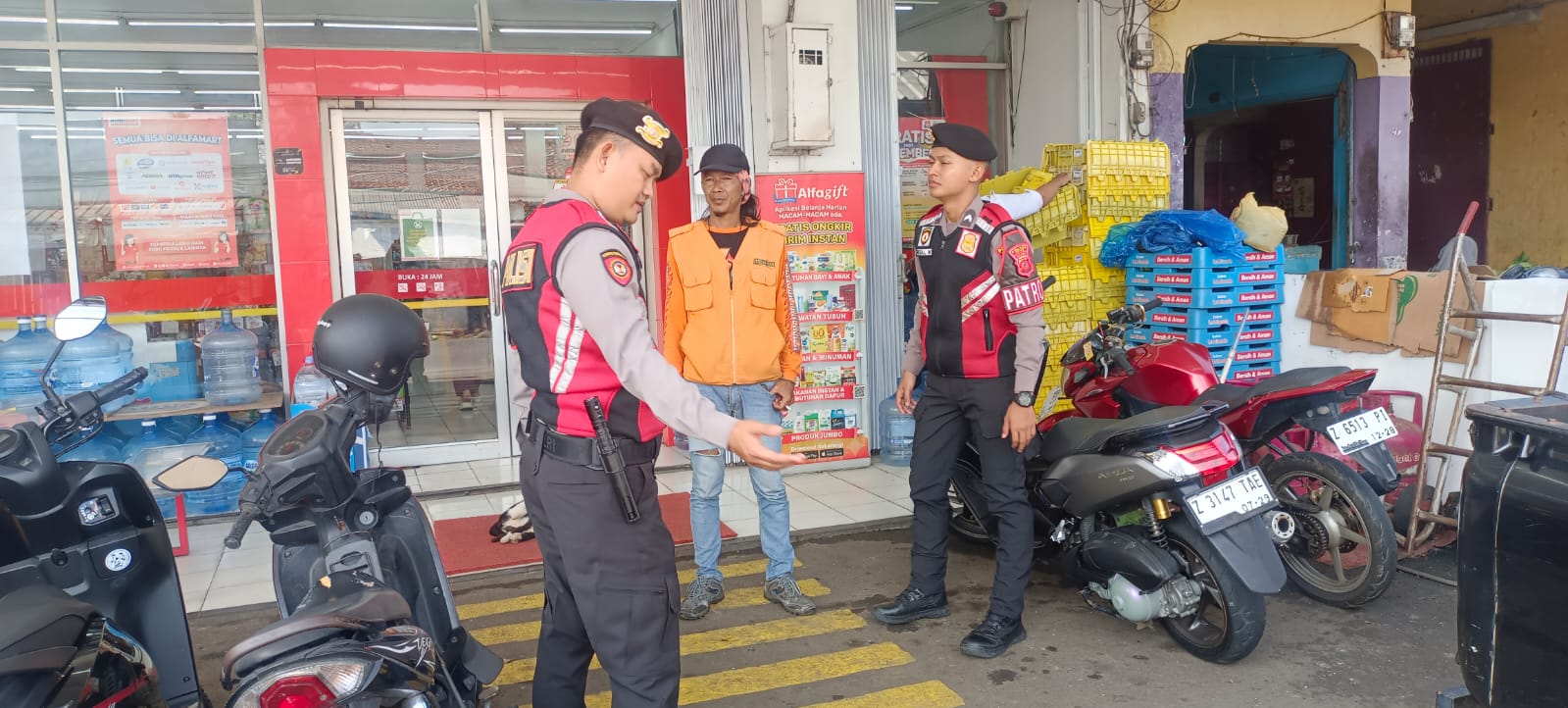 Cipkon Kamtibmas, Sat Samapta Polres Ciamis Turun ke Jalan Datangi Juru Parkir di Minimarket