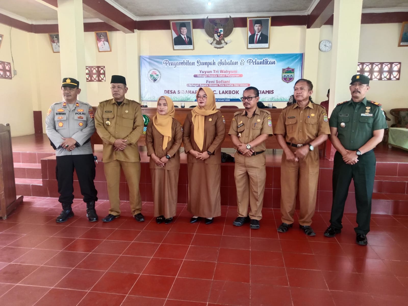 Sinergitas Polri dan Pemerintah, Polsek Lakbok Hadiri Pelantikan Perangkat Desa Sidaharja