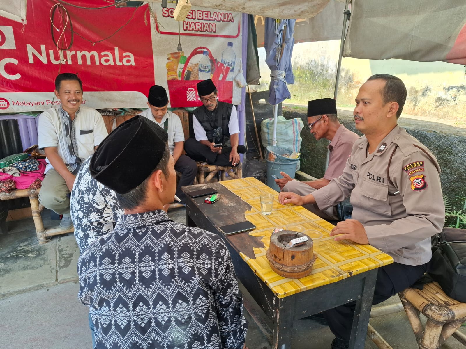 Perkuat Sinergitas, Polsek Cimaragas Polres Ciamis Koorkom Kamtibmas ke Warga Janggala