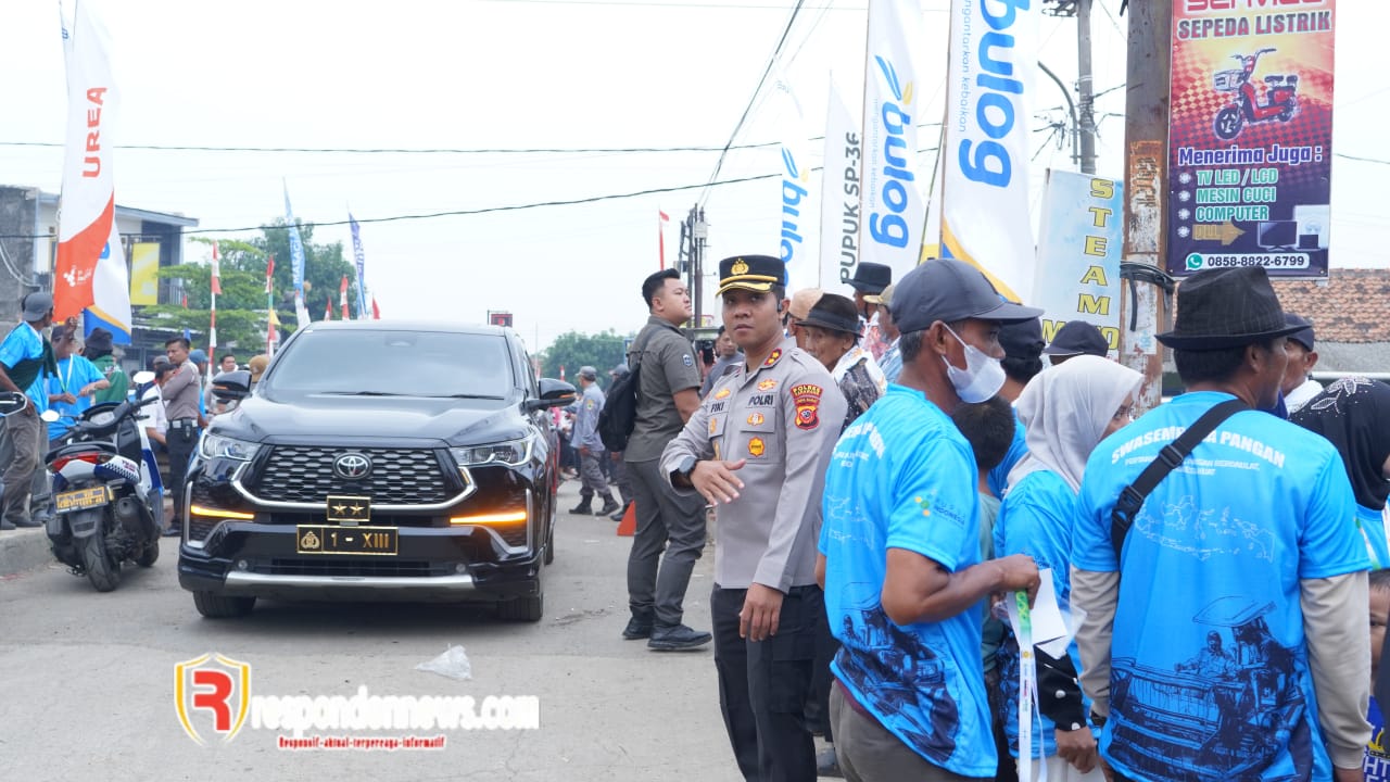 Polres Karawang melaksanakan pelayanan pengamanan Panen Raya dan Pengumuman Swasembada Pangan Nasional di Cilebar