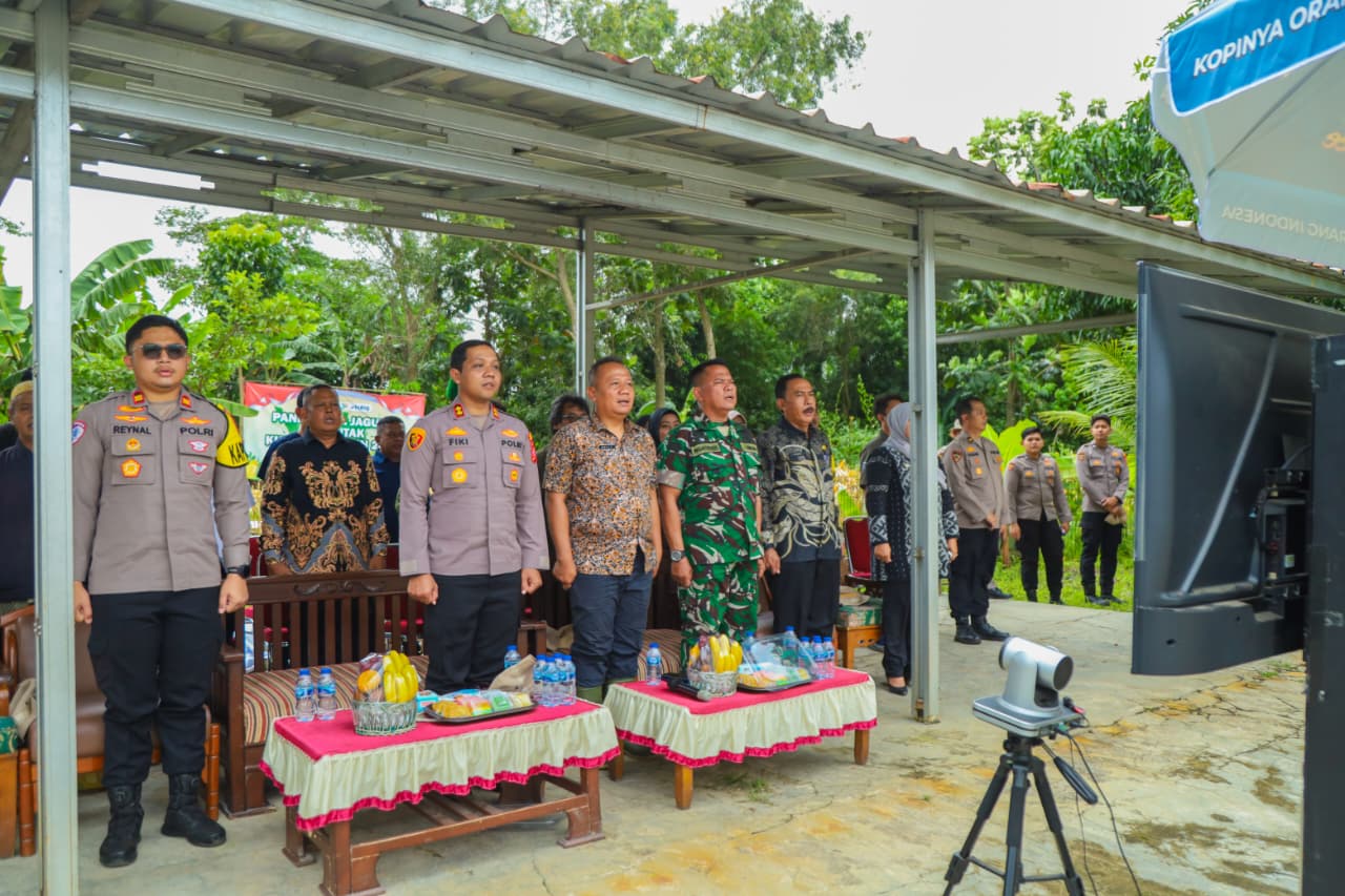 Kapolres Karawang Laksanakan Giat Panen Raya Jagung Kuartal IV Tahun 2025, Sekaligus Pelaksanaan Zoom Meeting Bersama Kapolri