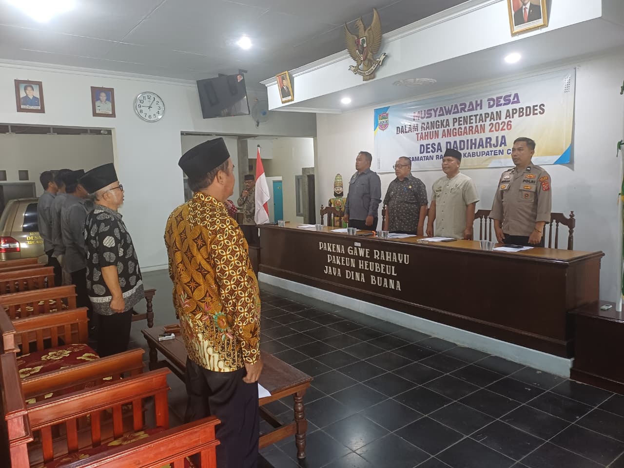 Polsek Rancah Kawal Rapat Penetapan APBDes 2026 Desa Dadiharja, Wujud Peran Polri Dukung Transparansi dan Stabilitas Pemerintahan Desa