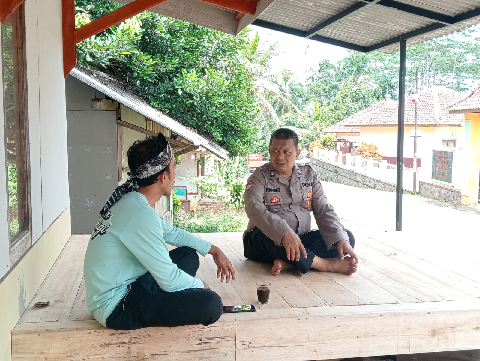 Perkuat Sinergitas, Polsek Sukadana Polres Ciamis Koorkom Kamtibmas ke Warga di Desa Ciparigi