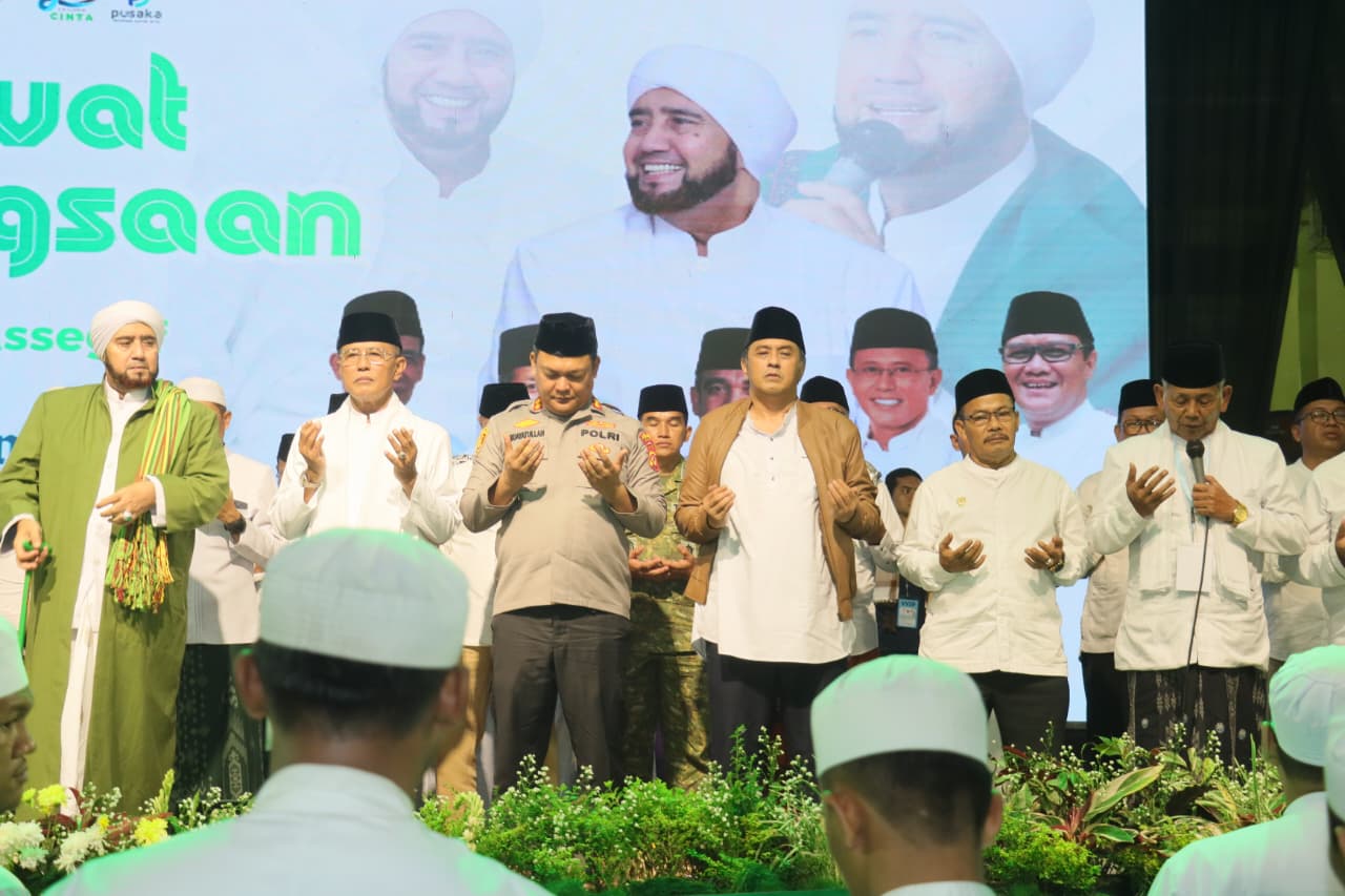 Duduk Bersama Ulama, Kapolres Ciamis Ikut Sholawat Kebangsaan di Stadion Galuh Ciamis