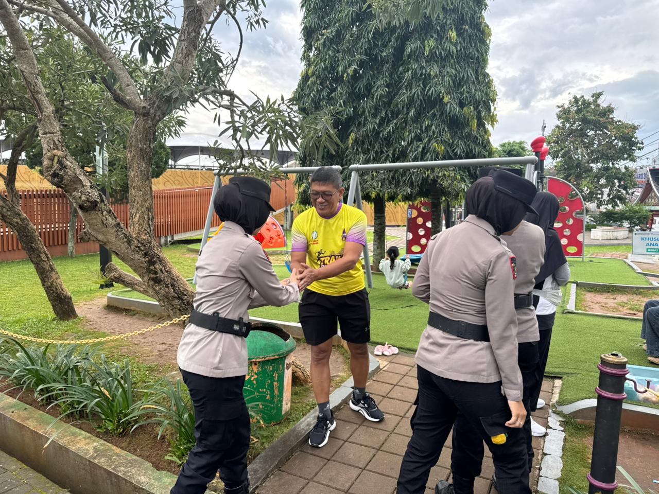 Humanis, Polwan Polres Ciamis Patroli Mojang Lodaya di Kawasan Pusat Kota Kabupaten Ciamis