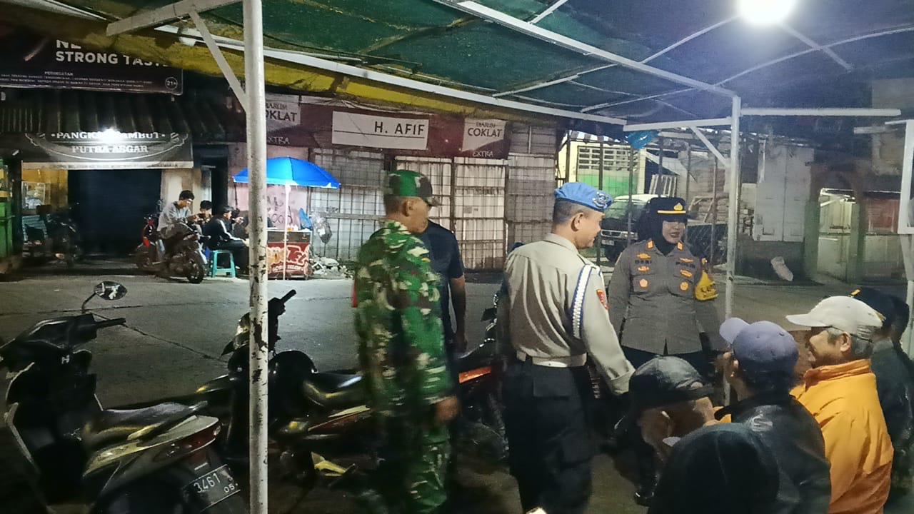 “Kapolsek Megamendung 5 Hari menjabat Sikat Peredaran Miras, 73 Botol Disita dalam Patroli KRYD”